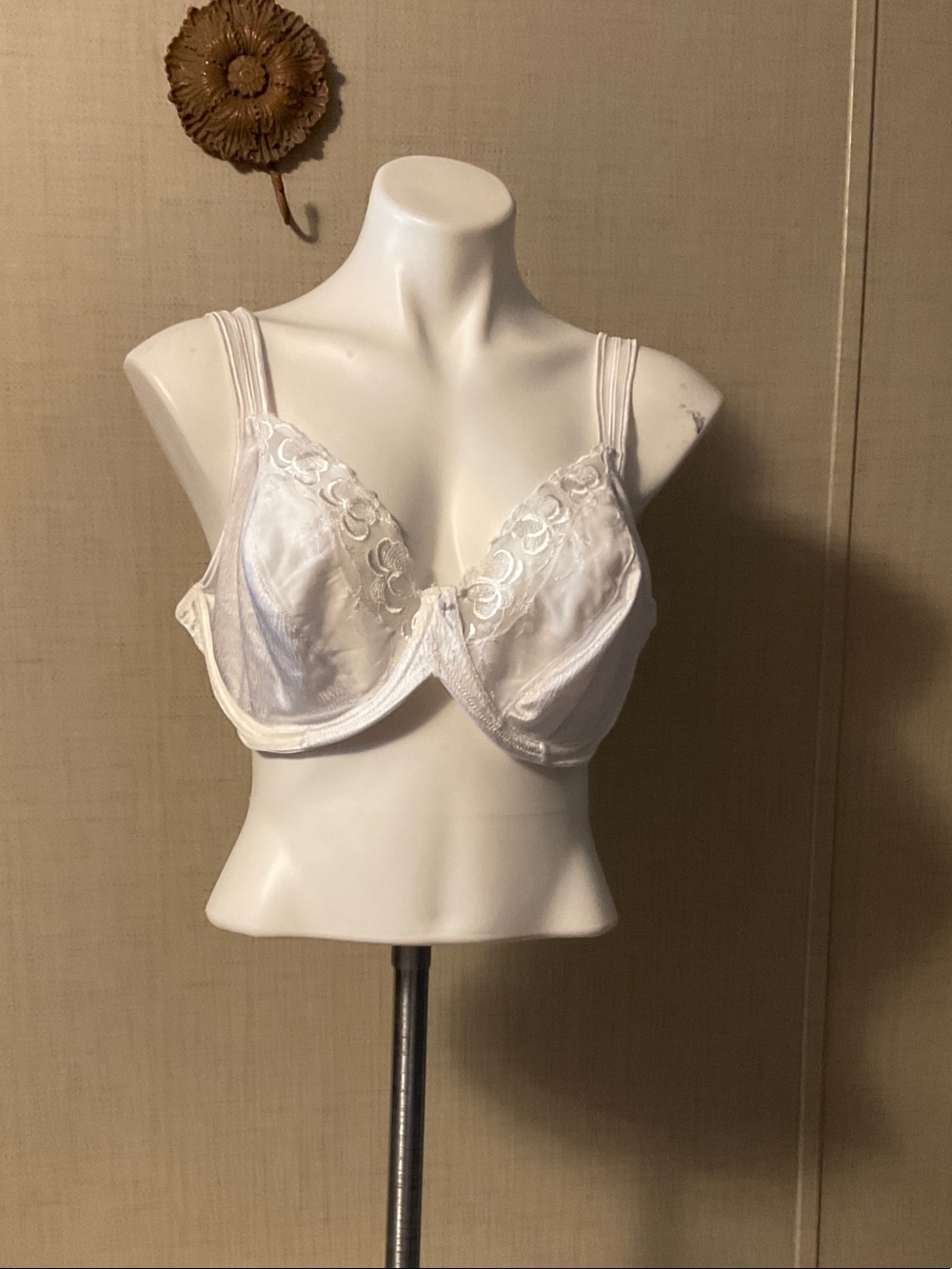 Playtex White Embroidered Underwire Bra